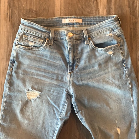 Joe’s Light Wash Jeans - Picture 2 of 4